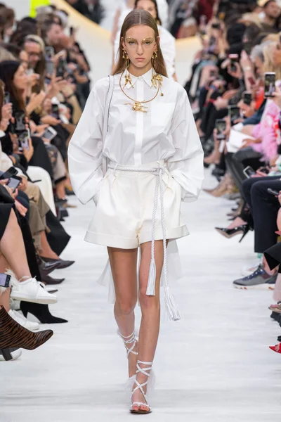 Look 9